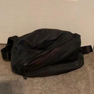 Lululemon fany pack